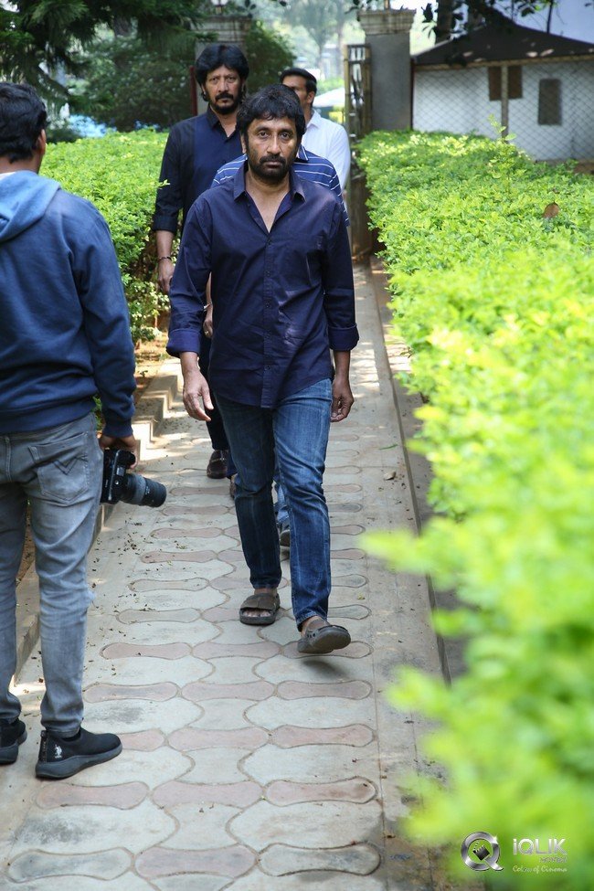 Celebrities-pay-homage-to-superstar-Krishna